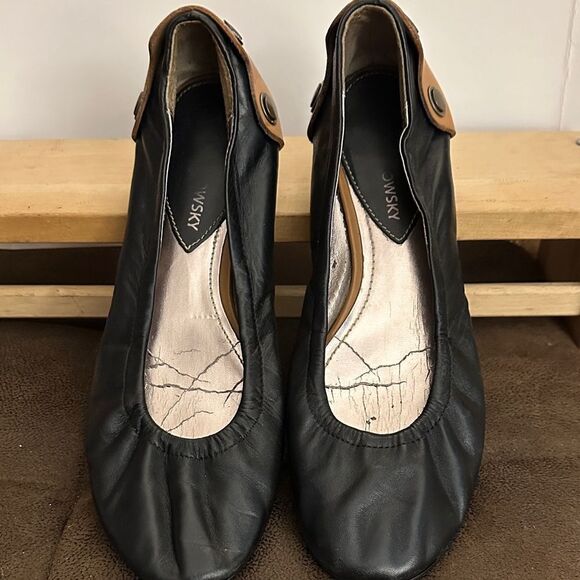 ISSI Shoes - B Macowsky Black and Tan Flats